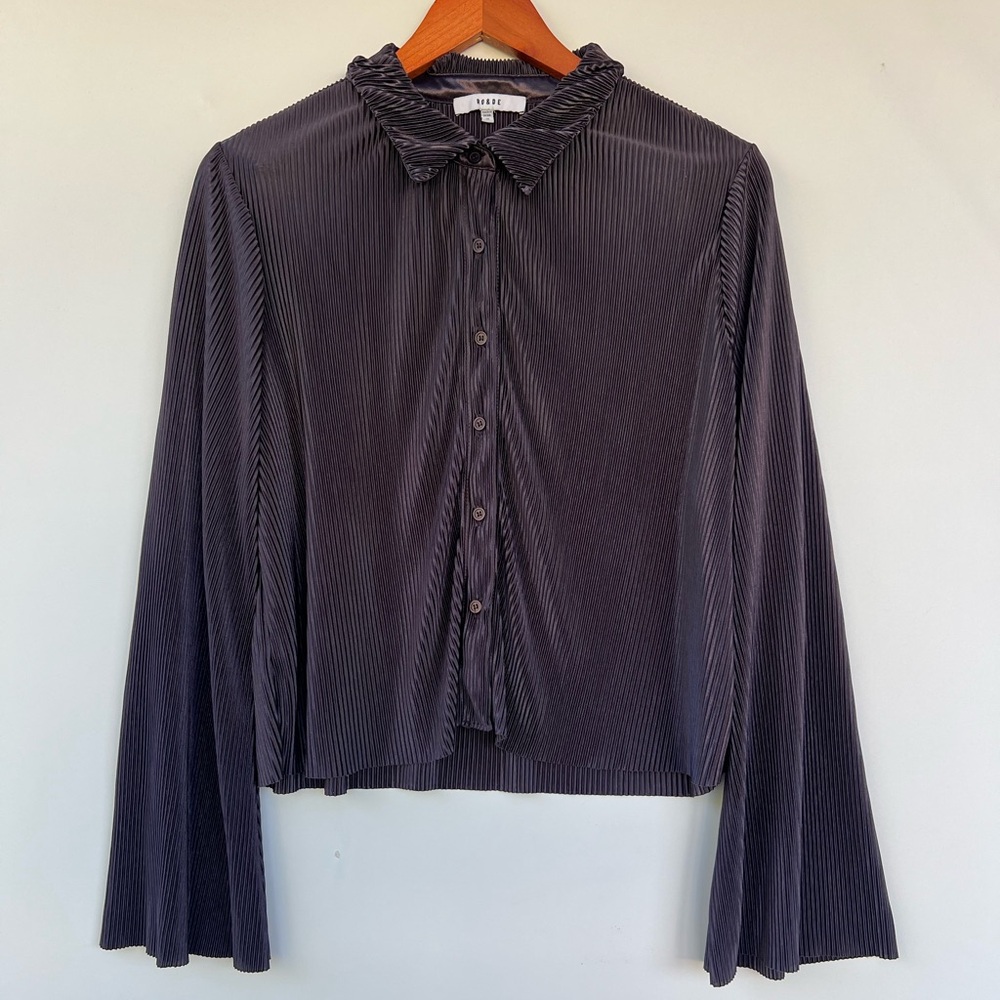 Ro & De Pleated button-up‎ shirt bell sleeves. Size M